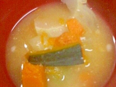 チンゲン菜とかぼちゃの味噌汁